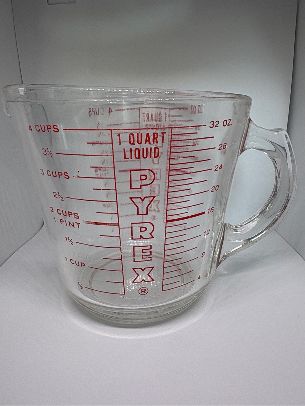 Vintage 50’s-70’s Pyrex glass D handle 4 cup/1quart measuring cup #532